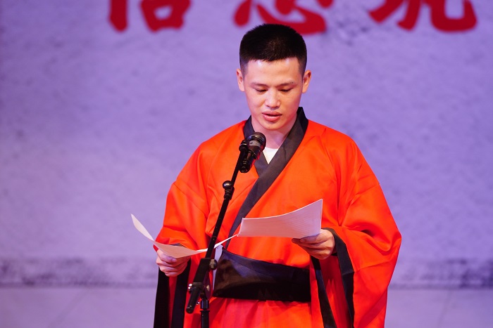 毕业生发言.jpg 毕业生发言.jpg