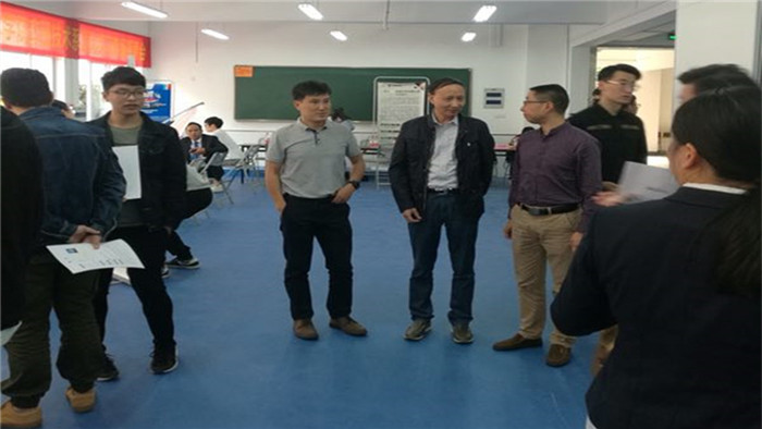 招聘会1_副本.jpg 招聘会1_副本.jpg