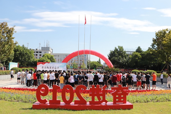 我与祖国共奋进——国旗下的演讲IMG_5466.JPG 我与祖国共奋进——国旗下的演讲IMG_5466.JPG