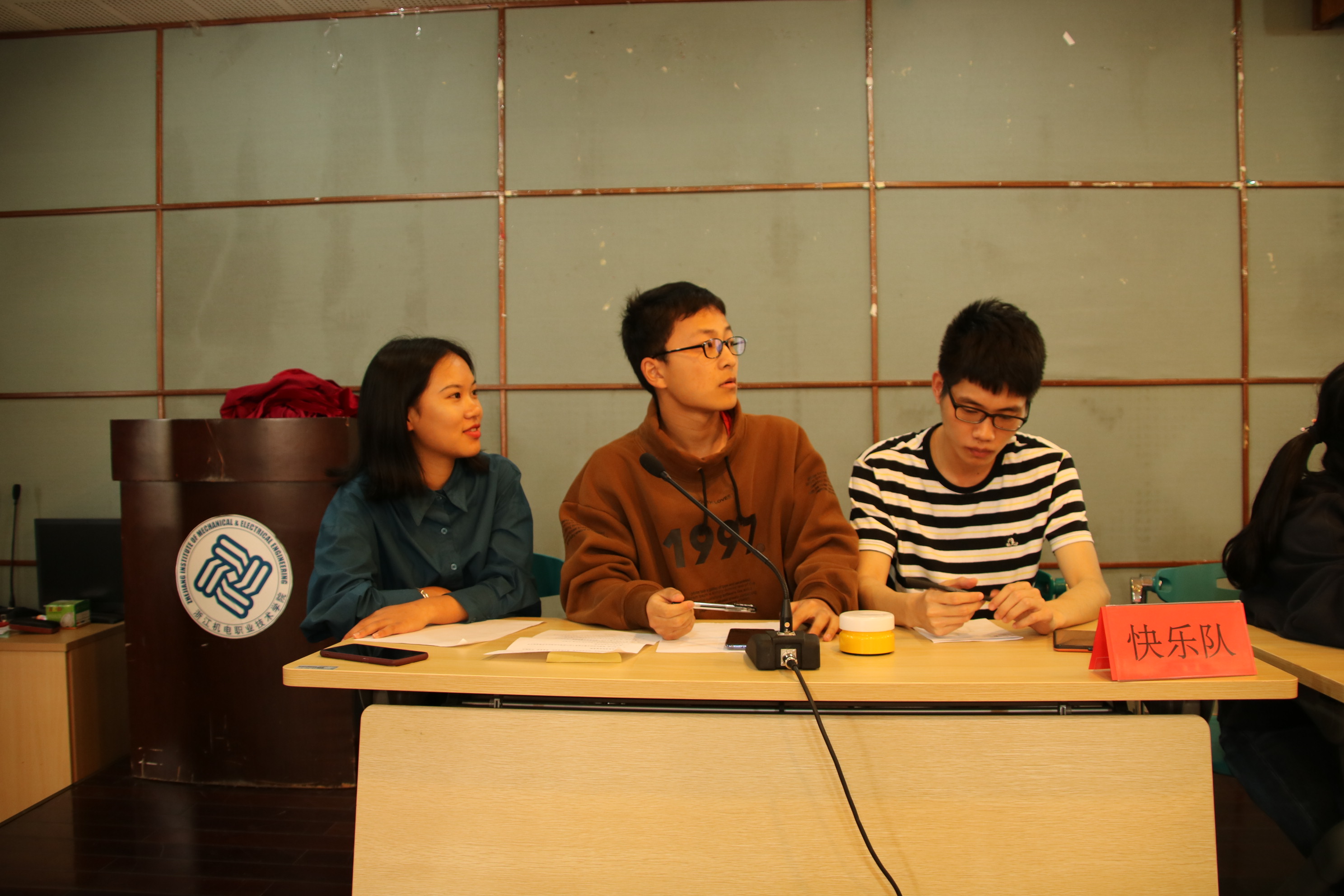 党团知识竞赛-选手风采.JPG 党团知识竞赛-选手风采.JPG