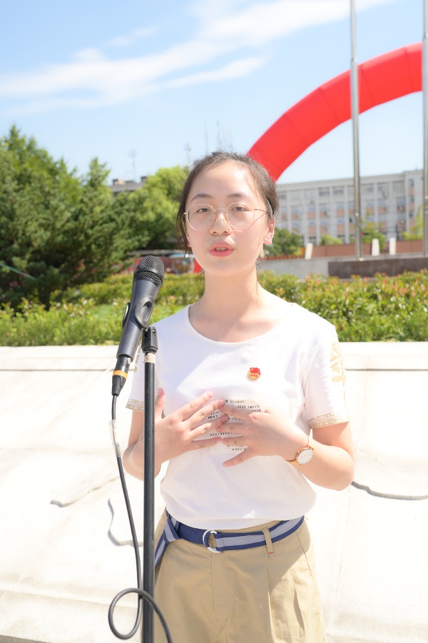 我与祖国共奋进——国旗下的演讲IMG_5469.JPG 我与祖国共奋进——国旗下的演讲IMG_5469.JPG