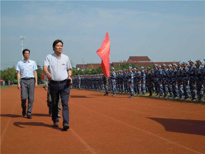 黄 检阅.jpg 黄 检阅.jpg