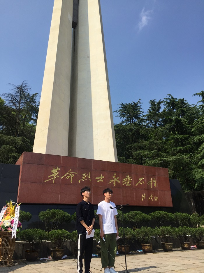 团旗下演讲.JPG