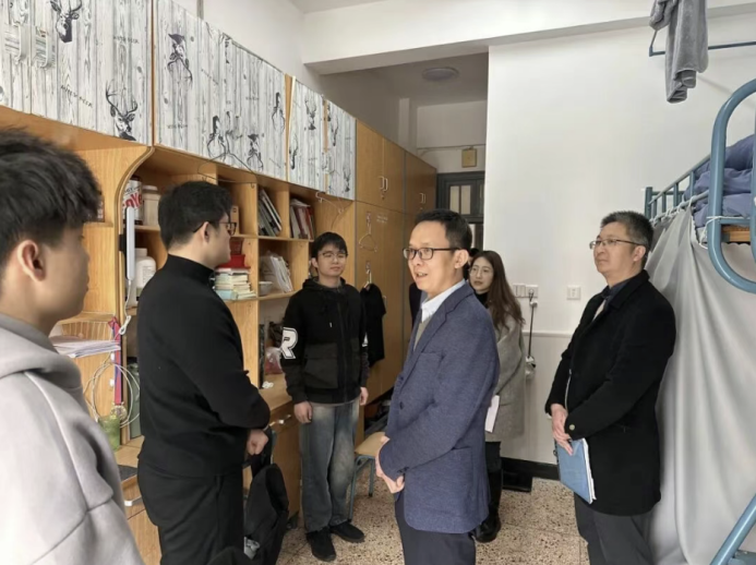 党委副书记陈剑波带队深入学生社区走访调研