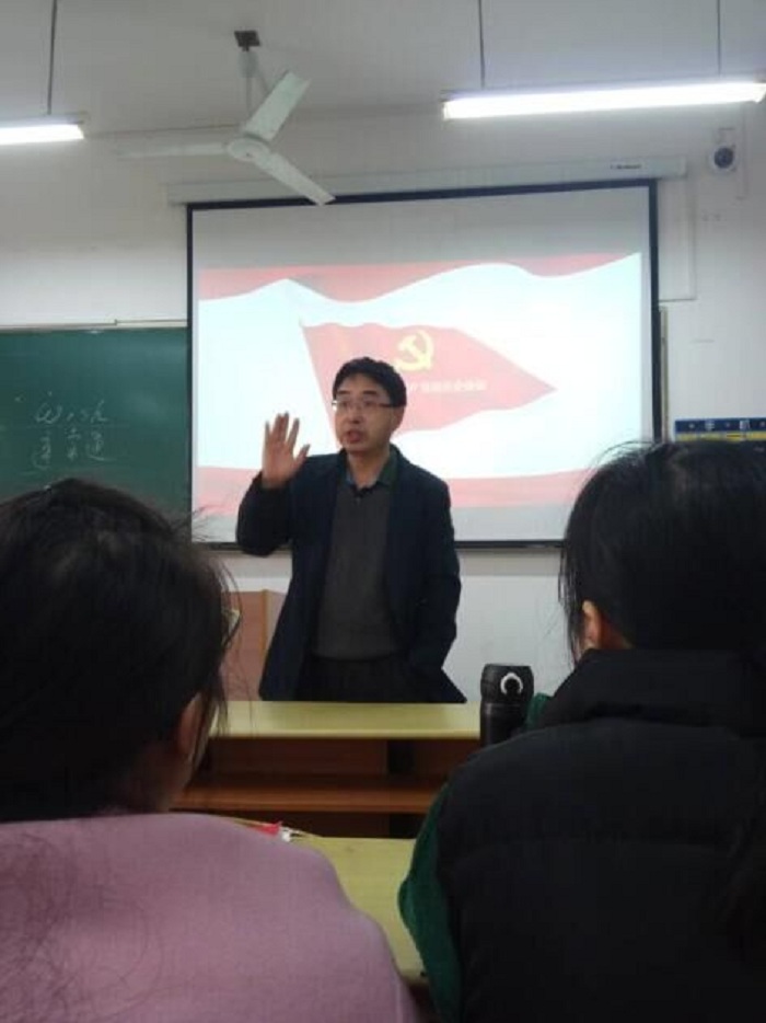 1博士开班会 解读十九大.jpg