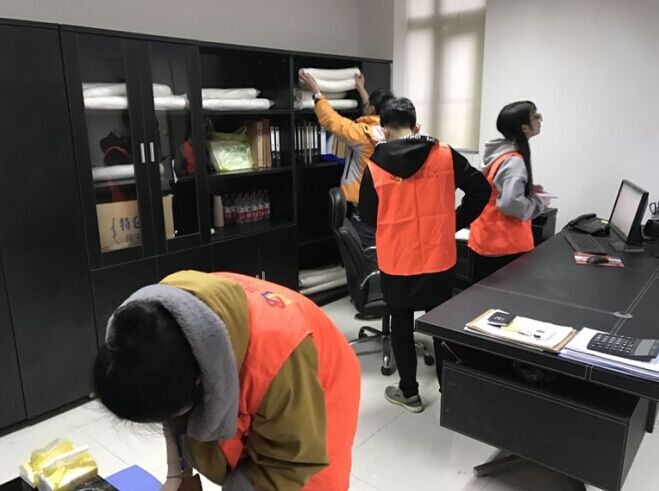 整理办公室.jpg 整理办公室.jpg