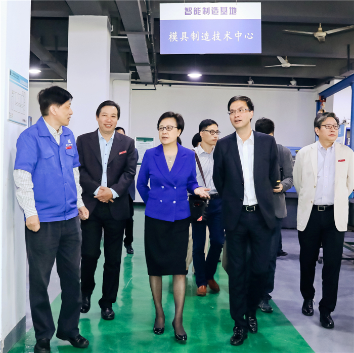 参观.jpg 参观.jpg